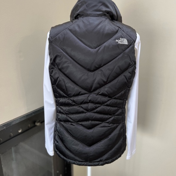 NORTH FACE DOWN VEST - Picture 10 of 12